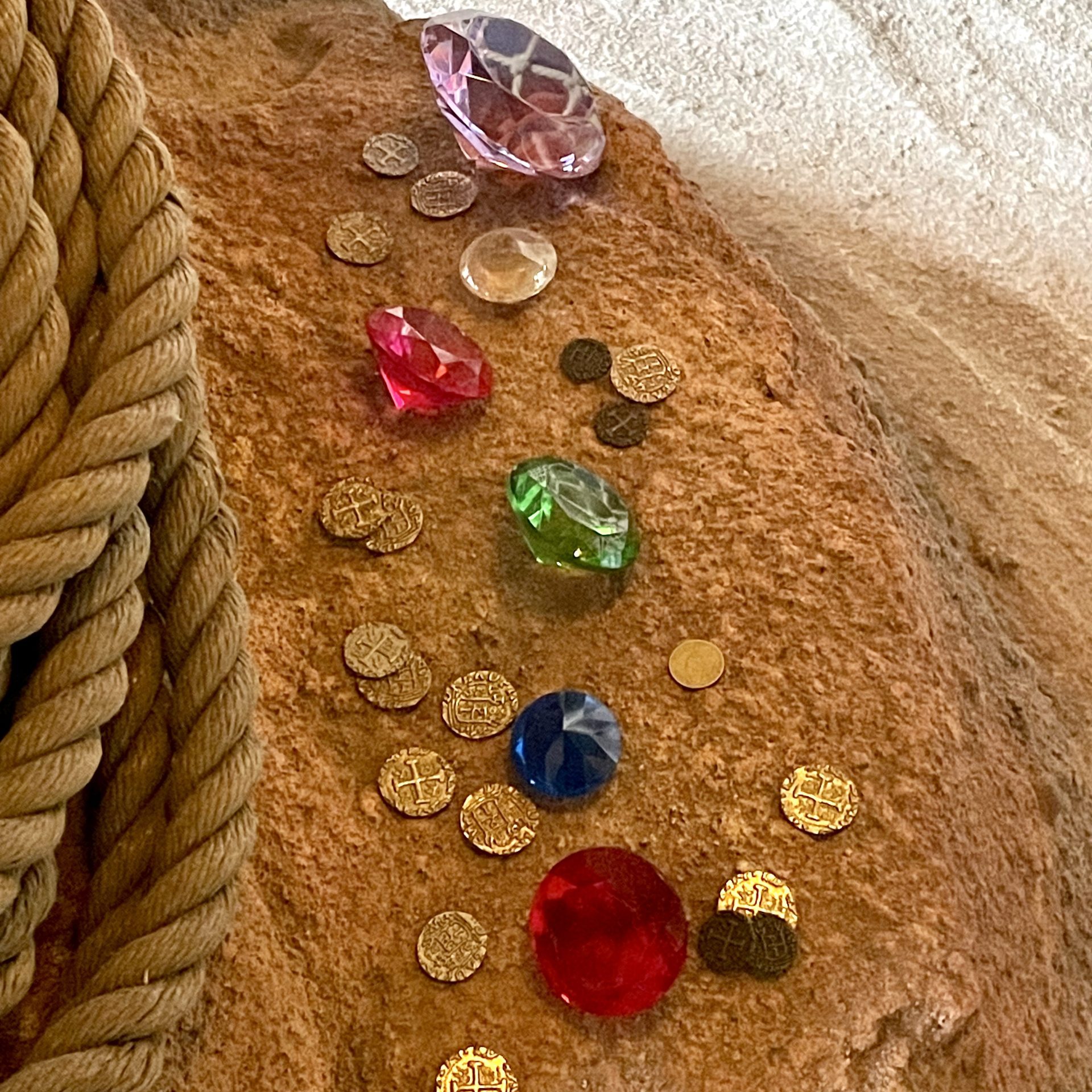 Coin Hidden Mickey in queue of Peter Pan's Never Land Adventure