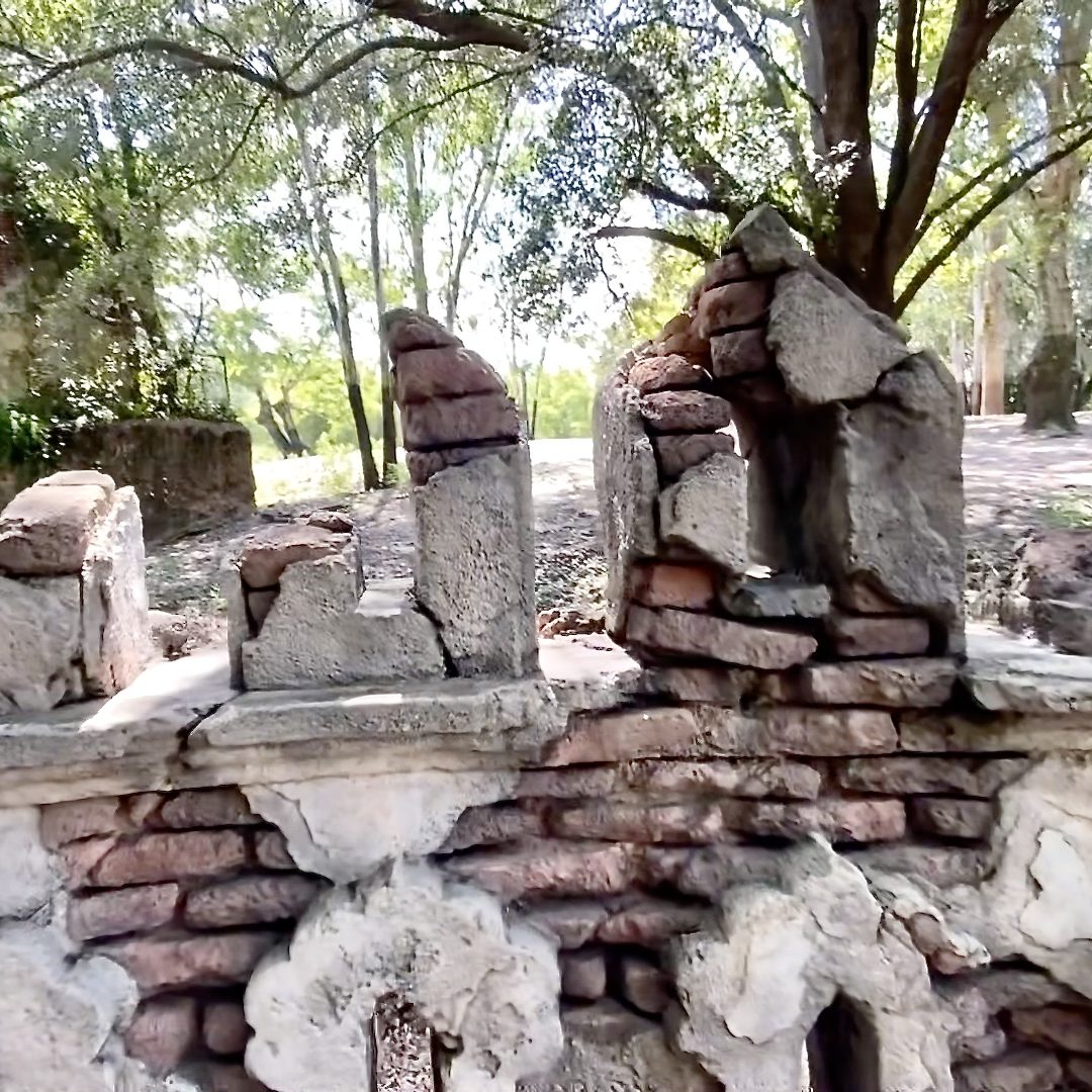 Disney's Animal Kingdom, Maharajah Jungle Trek, Hidden Joe #1